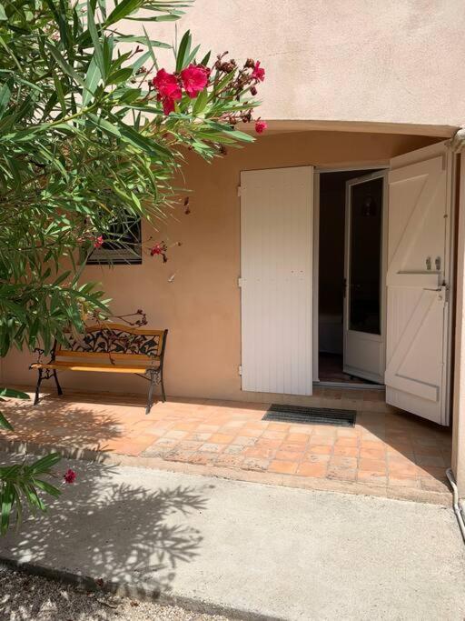 Studio En Rez-De-Jardin Arbore Avec Acces Piscine Et Clim Villeneuve-les-Avignon Bagian luar foto