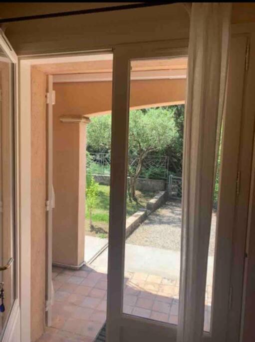 Studio En Rez-De-Jardin Arbore Avec Acces Piscine Et Clim Villeneuve-les-Avignon Bagian luar foto